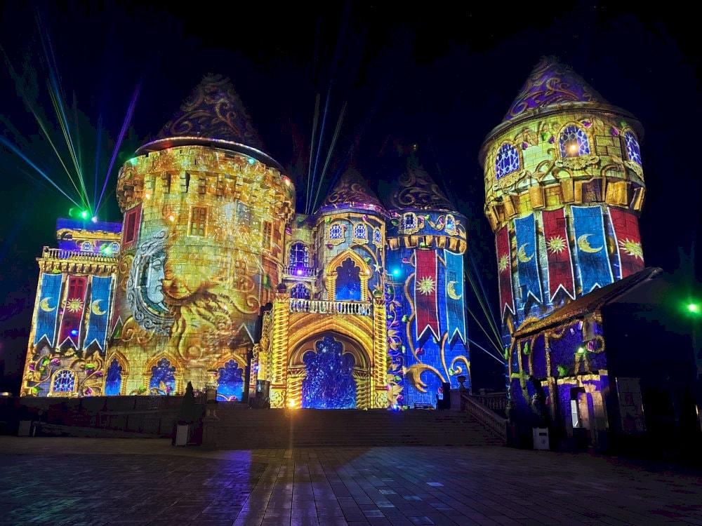 The awe-inspiring 3D mapping display at Lunar Castle